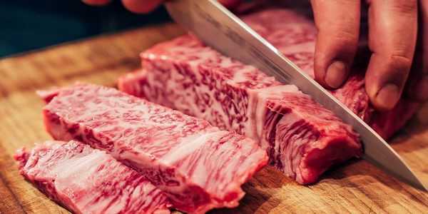 Illustratie van het snijden van rundvlees tegen de draad in